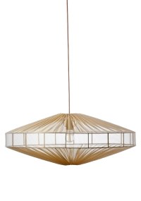 Alba Varjostin Ei Sisällä Ripustusta Ø78 Vaalean oranssi valmistajalta Alde & Lind - Läpinäkyvän korallin/vaaleanoranssin värisen kankaan ansiosta Alba-lampunvarjostimella on hienostunut ja elegantti ilme.