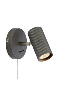 Costilla Harmaa valmistajalta Markslöjd - Käytännöllisen seinäkiinnityksen ansiosta tämä valaisin on sekä toiminnallinen että koristeellinen, ja se on täydellinen moderniin kotiin.