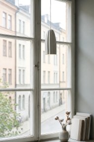 Clay Ø8 Valkoinen ikkunavalaisin valmistajalta Markslöjd - Lasitettu keramiikka antaa valaisimelle elegantin ja eloisan ilmeen, ja neutraalin valkoisen v&auml;rin ansiosta se on helppo yhdist&auml;&auml; erilaisiin sisustustyyleihin.