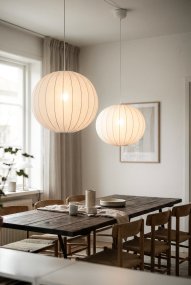 Solia Ø60 Valkoinen kattovalaisin valmistajalta Markslöjd - Solia on elegantti riippuvalaisin, jolla on pehme&auml;, py&ouml;re&auml; muoto ja tyylik&auml;s skandinaavinen ilme.