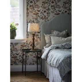 Lodge 60cm Vaaleanvihreä pöytävalaisin valmistajalta PR Home - Lodge-pöytävalaisin on klassinen tyyli ja upeat muodot.