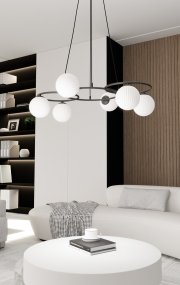 Libra 88cm Valkoinen kattovalaisin valmistajalta Emibig Lighting - Se koostuu kolmesta renkaasta, jotka luovat kevyen ja harmonisen ilmeen, kun taas opaalilasikuvut levitt&auml;v&auml;t h&auml;ik&auml;isem&auml;t&ouml;nt&auml; ja miellytt&auml;v&auml;&auml; valoa, joka luo kodikkaan tunnelman.