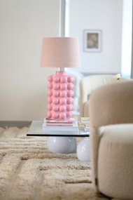 Bubbles 50cm Vaaleanpunainen valmistajalta Hallbergs - Kuplivassa mallissa on kirkas ja kiiltävä vaaleanpunainen väri.