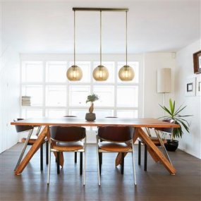 Balls 86cm Keltainen kattovalaisin valmistajalta Searchlight - Pallomaiset lasivarjostimet antavat lampulle ainutlaatuisen ilmeen ja lisäävät sisustukseen sekä lämpöä että eleganssia.