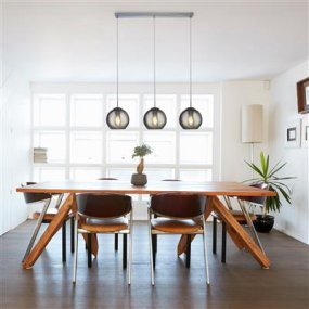 Balls 86cm Savunvärinen valmistajalta Searchlight - Pyöristetyt lasivarjostimet antavat valaisimelle ainutlaatuisen ilmeen ja luovat tyylikkään ja modernin vaikutelman huoneeseen.