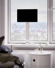 Prime 70cm Kromi pöytävalaisin valmistajalta By Rydéns - Tutustu Prime-p&ouml;yt&auml;valaisimen metalli- ja kangasvarjostimella tarjoamiin mahdollisuuksiin ja anna sen elegantin muotoilun ja l&auml;mpim&auml;n valaistuksen korostaa suurta ikkunaasi ja luoda kutsuva tunnelma kotiisi.