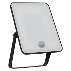 Floodlight Essential Sensor 20W Musta ulkovalo valmistajalta Ledvance - Floodlight Essential Sensor 20W on tehokas ja energiatehokas LED-valonheitin, jossa yhdistyv&auml;t &auml;lyk&auml;s teknologia ja tyylik&auml;s muotoilu.