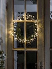 LED-kranssi Ø45 Hopea valmistajalta Konstsmide - Koristeellinen LED-seppele, joka levitt&auml;&auml; kotiin l&auml;mmint&auml; ja lumoavaa hehkua.