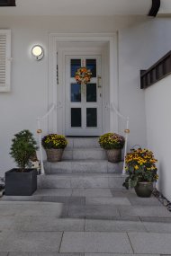 Disc Sensor Teräs ulkovalo valmistajalta Ledvance - Disc Sensor&nbsp;&auml;r en innovativ och stilfull fasadlampa som ger b&aring;de funktion och elegans till din entr&eacute; eller uteplats.