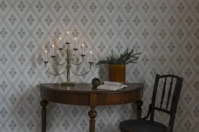 Candelabra 7 Lights Messinki valmistajalta Konstsmide - Klassinen muotoilu seitsem&auml;ll&auml; valolla ja koristeellisilla yksityiskohdilla luo ajattoman ja ylellisen tunnelman.