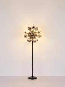 Udo Savun värinen lattiavalaisin valmistajalta Globo Lighting - Ge ditt hem en modern och extravagant touch med Udo golvlampa &ndash; en perfekt kombination av design, funktion och atmosf&auml;riskt ljus.