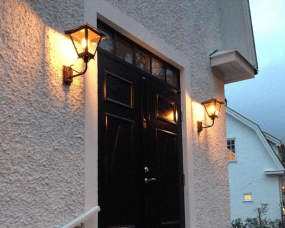 Gustav upp Musta ulkovalo valmistajalta Westal - Valitse ylöspäin tai alaspäin suuntautuva lyhty, jossa on lakattu ja ruosteenestopinnoite tai upea hapetettu kupari.