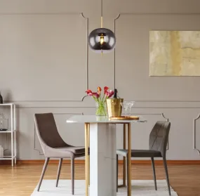Blacky Ø30 Messinki valmistajalta Globo Lighting - En stilren armatur som skapar en st&auml;mningsfull och elegant belysning i ditt hem,&nbsp;perfekt i vardagsrum eller matsal.