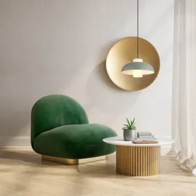 Lowe Ø38 Vihreä kattovalaisin valmistajalta Globo Lighting - Den runda sk&auml;rmen i matt gr&ouml;nf&auml;rgad metall ger ett elegant och tidl&ouml;st uttryck, medan den cylinderformade sk&auml;rmen i opalglas sprider ett mjukt och behagligt ljus.