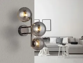 Conor 36cm Savun värinen seinävalaisin valmistajalta Globo Lighting - Conor v&auml;gglampa i svart krom med r&ouml;kf&auml;rgade glassf&auml;rer ger en modern och elegant touch till vilket rum som helst.