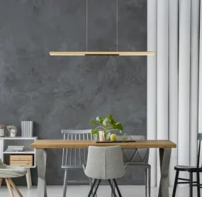 Cody 120cm Kulta kattovalaisin valmistajalta Globo Lighting - Lampan &auml;r tillverkad av aluminium i en mattguld finish som ger ett elegant och tidl&ouml;st uttryck som smidigt sm&auml;lter in i olika inredningsstilar, perfekt f&ouml;r stora matbord eller k&ouml;ks&ouml;ar.