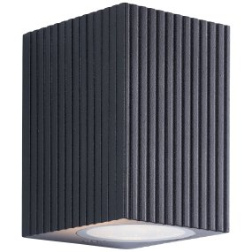 Jelani Musta ulkovalo valmistajalta Brilliant - Valaisin on suunniteltu levittämään kohdennettua valoa alaspäin, mikä luo kauniin valaistusefektin seinälle ja lisää sekä turvallisuutta että tunnelmaa ulkotiloissa.