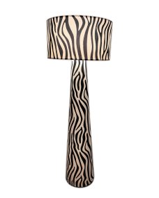 Zany Mustavalkoinen lattiavalaisin valmistajalta By Rydéns - Reilun 50 cm:n halkaisijan omaavan varjostimen ja graafisen eläinkuvion ansiosta Zany Zebra on täydellinen niille, jotka haluavat lisätä persoonallisuutta ja asennetta kotiinsa.