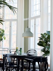 Solo Ø26 Harmaa kattovalaisin valmistajalta PR Home - Kattovalaisin Solo on pienempi kattovalaisin metallista.