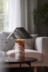 Marnie 43cm Harmaa pöytävalaisin valmistajalta PR Home - Metallinen pöytävalaisin Marnie, marmorikuvioinen sisustus valkoisen, harmaan ja kultaisen sävyin.