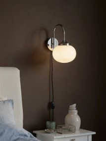 Elsy 30cm Valkoinen lukulamppu valmistajalta PR Home - Pehme&auml;sti kaareva varsi antaa lampulle harmonisen ilmeen ja tekee siit&auml; koriste-elementin kaikkeen k&auml;yt&auml;vist&auml; ja makuuhuoneista olohuoneisiin.