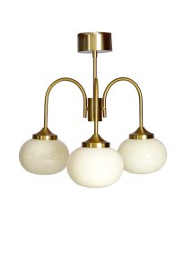 Elsy Ø52 Harjattu messinki plafondi valmistajalta PR Home - Valaisimessa on kolme alasp&auml;in osoittavaa vartta, joiden kermanv&auml;riset lasivarjostimet levitt&auml;v&auml;t pehme&auml;&auml; ja miellytt&auml;v&auml;&auml; hehkua luoden viihtyis&auml;n tunnelman esimerkiksi olohuoneeseen, ruokailutilaan tai eteiseen.