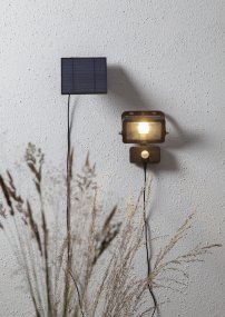Powerspot Musta aurinkokennolamppu valmistajalta Star Trading - Aurinkokennon seinävalaisin PIR- ja hämäräanturilla.