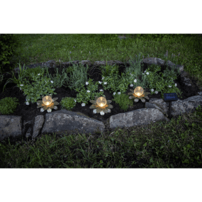 Lilly 3 Kpl Kulta aurinkokennolamppu valmistajalta Star Trading - Lilly-aurinkokennokoriste on kaunis valosarja, jossa on kolme kullanv&auml;risest&auml; metallista valmistettua koristekukka.