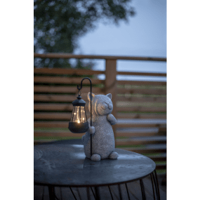 Smilla Harmaa aurinkokennolamppu valmistajalta Star Trading - Koristeellinen aurinkok&auml;ytt&ouml;inen lamppu, joka on valmistettu graniittia j&auml;ljittelev&auml;st&auml; polyhartsista.