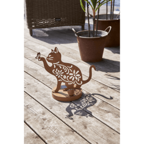 Oxicat Ruoste aurinkokennolamppu valmistajalta Star Trading - Oxicat on koristeellinen, metallinen aurinkovalaisin, jonka ruosteenv&auml;rinen viimeistely antaa l&auml;mpim&auml;n ja rustiikkisen ilmeen.