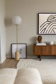 Torrano Beige travertiini lattiavalaisin valmistajalta Globen Lighting - Lampun jalassa voi olla värivaihteluita, koska se on valmistettu kivestä, joka on luonnonmateriaali, ja jokainen lamppu on ainutlaatuinen.