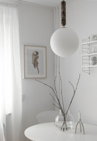 Torrano Ø30 Ruskea marmori kattovalaisin valmistajalta Globen Lighting - Kivi on luonnonmateriaali, jonka marmoroinnin v&auml;ri ja s&auml;vyt vaihtelevat ja luovat ainutlaatuisen kuvion jokaiselle valaisimelle.