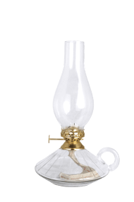 Kerosene lamp with handle big Läpinäkyvä valmistajalta Strömshaga - &Ouml;ljykotelo on valmistettu kirkkaasta lasista, ja sen kauniisti sy&ouml;vytetyt reunat antavat lampulle elegantin ja ajattoman ilmeen.