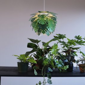 Illumin Ø45 Vihreä kattovalaisin valmistajalta Dyberg Larsen - Illumin valaisin on saatavana useissa väreissä ja versioissa, joten kotiisi sopivan tyylin löytäminen on helppoa.