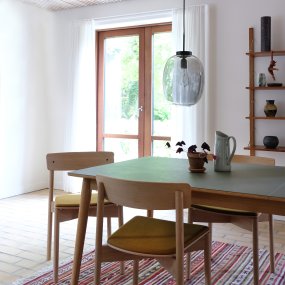 DL39 Ø25 Musta valmistajalta Dyberg Larsen - DL39 on tyylikäs ja moderni riipus.