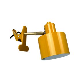 Ocean Keltainen nipistinvalaisin valmistajalta Dyberg Larsen - Joustavan muotoilunsa ja kest&auml;vien materiaaliensa ansiosta valaisin on helppo mukauttaa tarpeisiisi ja sopii moniin erilaisiin ymp&auml;rist&ouml;ihin.