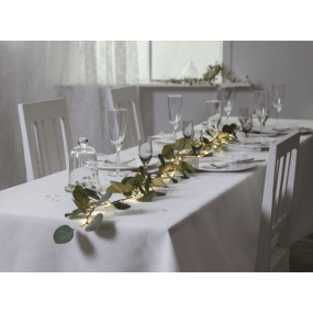 Valoköynnös Eucalyptus Vihreä valmistajalta Star Trading - Kaunis koristeellinen seppele vihreill&auml; eukalyptuslehdill&auml;, 180 cm pitk&auml; ja 20 l&auml;mpim&auml;n valkoista valopistett&auml;.