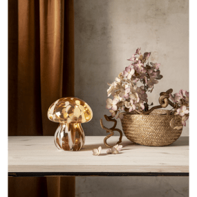 Funghi 15cm Ruskea pöytävalaisin valmistajalta Star Trading - Sis&auml;ll&auml; on LED-sarja, jossa on 10 diodia.