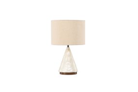 Donsö 55cm Beige valmistajalta Venture Design - Lampunvarjostimella, jonka suvun halkaisija on 35 cm:&auml; kohti, levi&auml;&auml; Dons&ouml; pehme&auml; ja miellytt&auml;v&auml; valo, joka t&auml;ytt&auml;&auml; huoneen l&auml;mpim&auml;ll&auml; tunnelmalla.