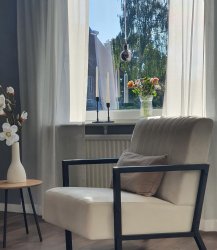 Leah Ø10 Savun värinen valmistajalta Aneta Lighting - Leah-ikkunavalaisin yhdistää lasia ja metallia tyylikkäällä tavalla.