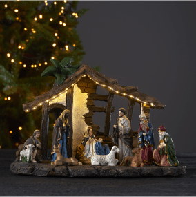 Nativity Monivärinen valmistajalta Star Trading - Valaistuu kauniisti ja luo juhlavan joulutunnelman.