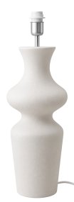 Belladona 60cm Vit lampunjalka valmistajalta Hallbergs - Den vita, strukturerade finishen framh&auml;ver lampans organiska former och g&ouml;r den enkel att kombinera med olika typer av lampsk&auml;rmar och inredningsstilar.