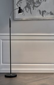 Hudson 1 Musta lattiavalaisin valmistajalta Halo Design - Hudson on tyylikäs ja toimiva lattiavalaisin, jossa on joustava varsi, jonka avulla on helppo suunnata valo sinne, missä sitä tarvitaan.