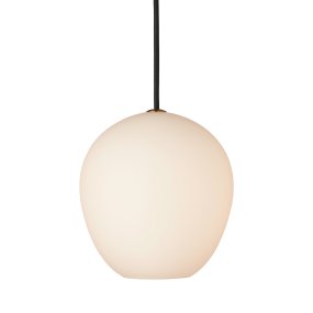 Wrong Ø20 Opaali kattovalaisin valmistajalta Halo Design - Wrong on kattoriipus, jonka varjostin on valmistettu ainutlaatuisesta k&auml;sinpuhalletusta lasista, joka antaa pehme&auml;n ja miellytt&auml;v&auml;n valon.