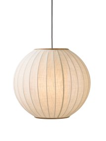 Balloon Ø70 Kermanvalkoinen kattovalaisin valmistajalta Halo Design - Balloon on elegantti kattovalaisin, jonka reilu 70 cm:n halkaisija on vaikuttava katseenvangitsija huoneessa.