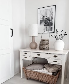 Eleana 74cm Ruskea pöytävalaisin valmistajalta Aneta Lighting - Eleana-pöytävalaisin on tyylikäs ja ajaton valaisin, joka sopii täydellisesti kotiisi.