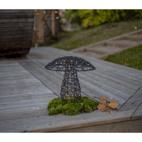 Otto 34cm Musta valmistajalta Star Trading - Valmistettu mustasta synteettisest&auml; rottingista ja siin&auml; on metallirunko.