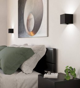 Valmontone 10cm Musta seinävalaisin valmistajalta Eglo - Se on sekä koristeellinen että toimiva, mikä tarkoittaa, että se sopii moneen eri sisustukseen.