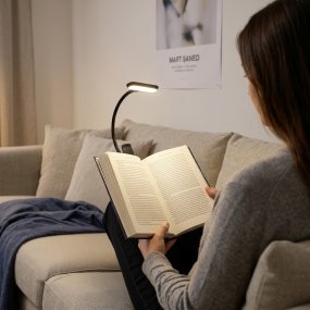Yamenzi Musta Siirrettävä valmistajalta Eglo - Yamenzi on käytännöllinen ja joustava LED-valaisin, jonka kiinnikkeen ansiosta se on helppo sijoittaa esimerkiksi työpöydälle, sängynpäätyyn tai hyllylle.
