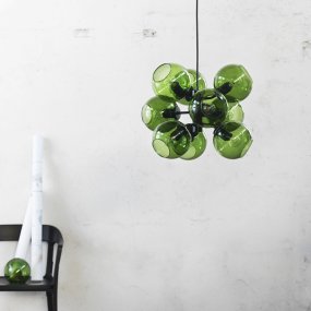 Tage 50 Ø45 Vihreä kattovalaisin valmistajalta CO Bankeryd - Tage-kattovalaisin, jonka lämmin ja pehmeä hehku, sopii useimpiin koteihin ja sisustustyyleihin.